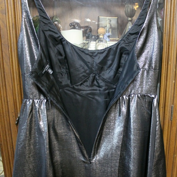 Carmen Marc Valvo Silver Bubble Hem Dress - Picture 7 of 8